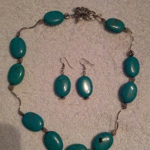 Necklace/earnings set